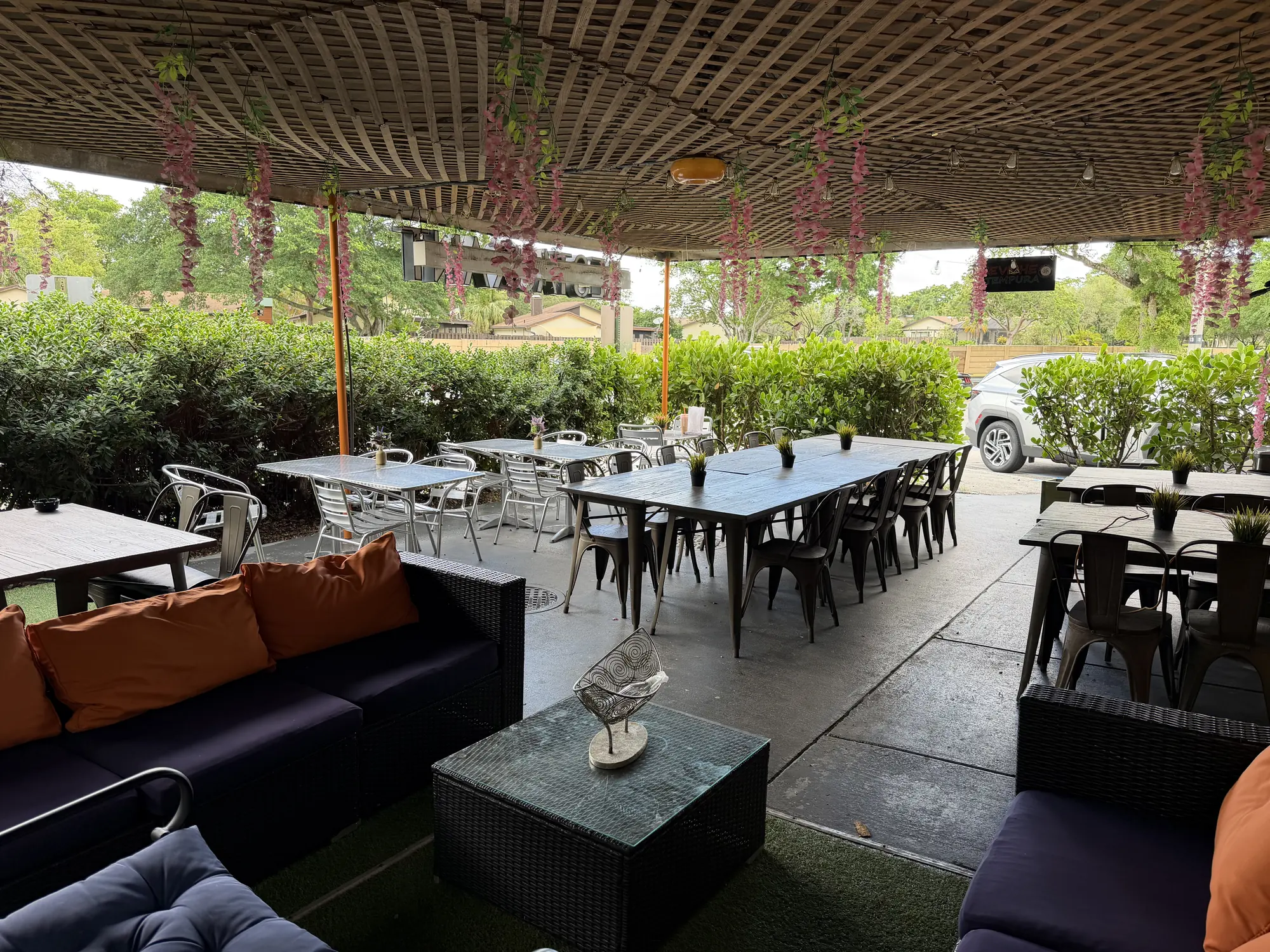 The patio at Ceviche Tempura